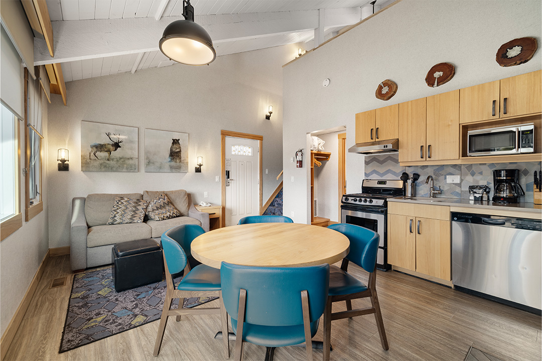 Mountain Cabin - Dining Area