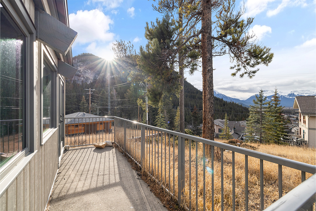 Mountain Cabin - Balcony