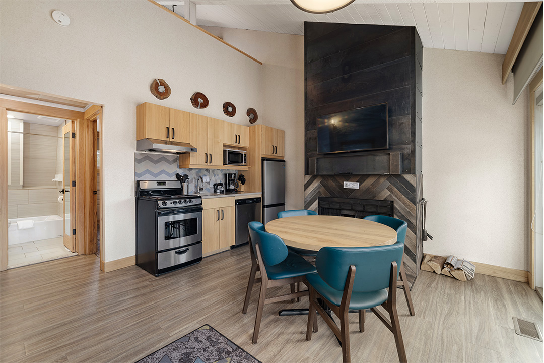 Mountain Cabin - Dining Area