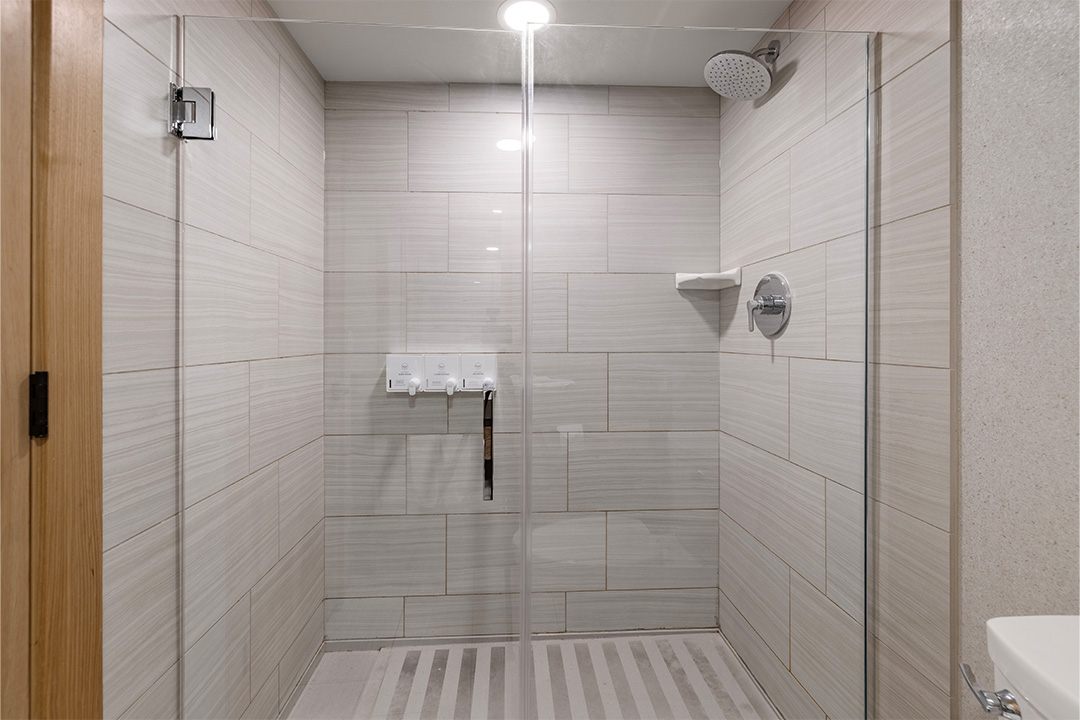 Standard Suite - Bath